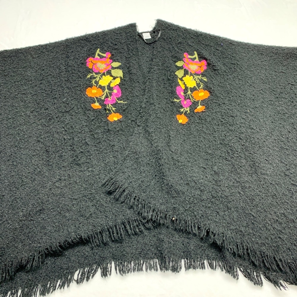 Vintage Floral Embroidered Poncho Shrug Womens OS Black Fringe Boucle Polyester